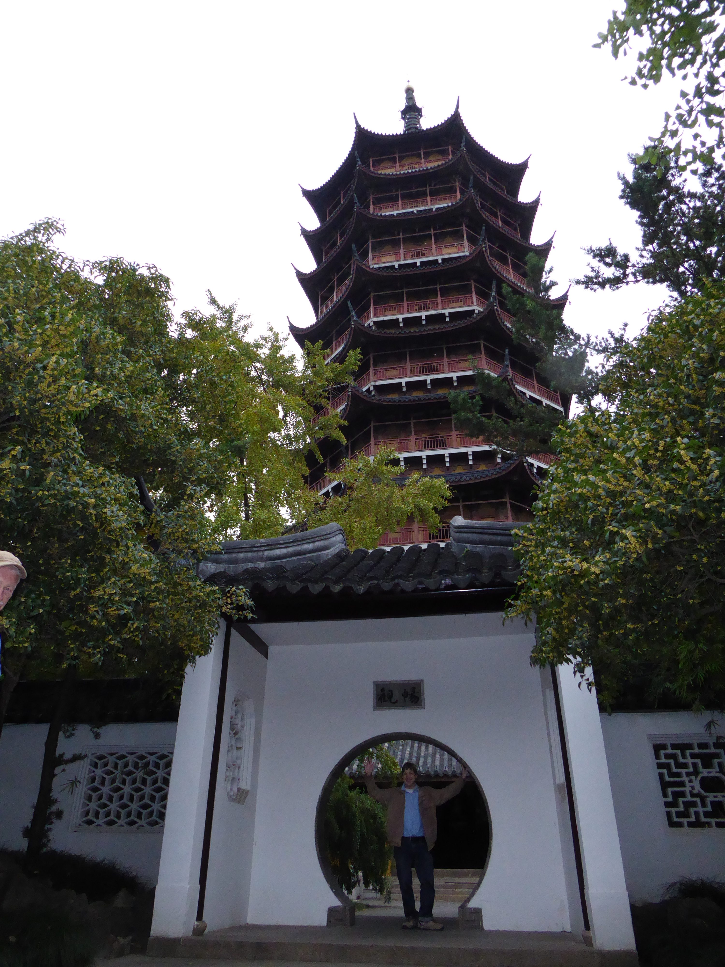 Kees bezoekt een oude pagode.