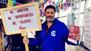 Ook Yigal flyers met het promotiebord van Ctalents: We C Ambition, We C Opportunities, We C Talents!